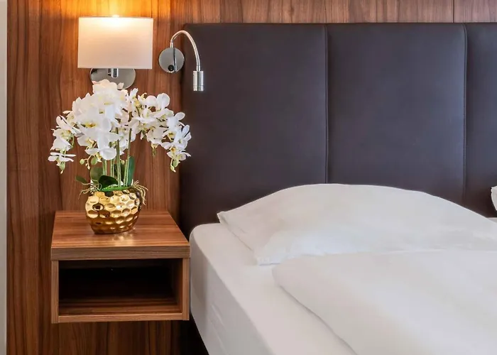 Plaza Premium 4*