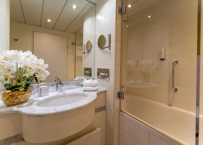 Ξενοδοχείο Plaza Premium 4*