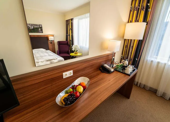 Plaza Premium 4*