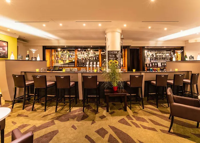 Plaza Premium 4*