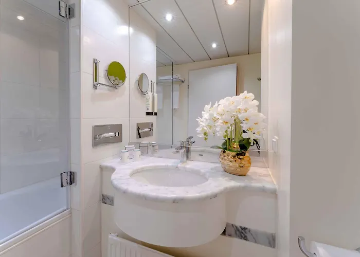 Plaza Premium 4* Vienna