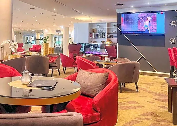 Plaza Premium Hotel 4*