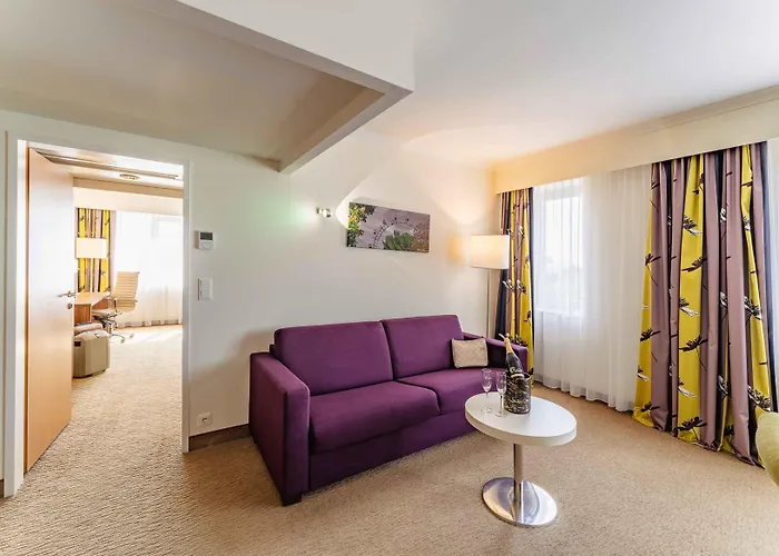 ホテル Plaza Premium 4*